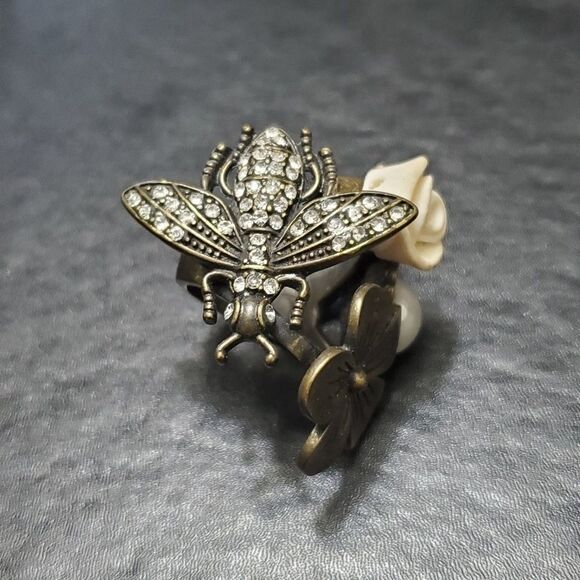 Bronze tone bee and flowers ring size 8 - Picture 1 of 8